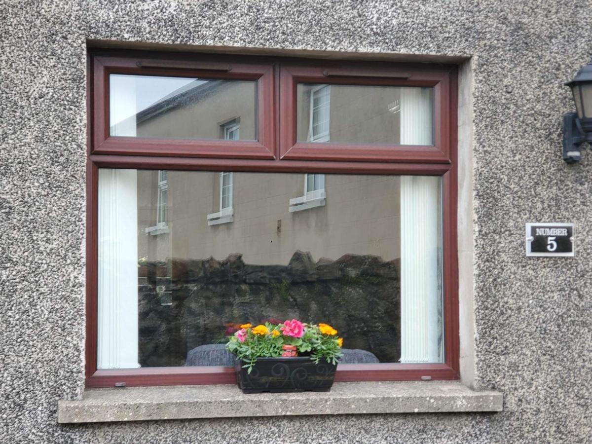 Number 5 Villa Larne Exterior photo